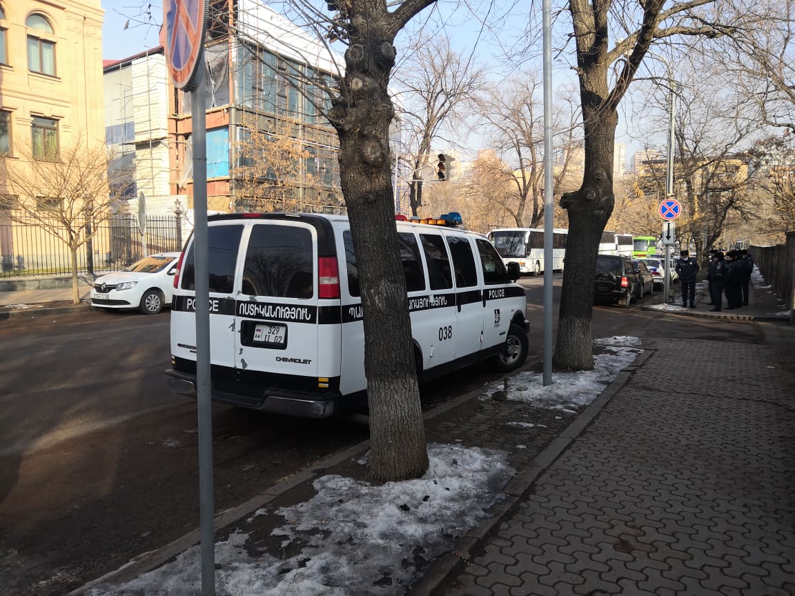 Դեմիրճյան փողոցում մեծ թվով ոստիկանական ավտոբուսներ են տեղակայվել