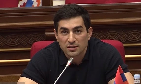 «Պուտինը ինչու՞ թողեց, որ Արցախի ղեկավարները գերի ընկնեն». Լևոն Քոչարյանը համարում է, որ եթե կարողանային օգնել՝ կօգնեին