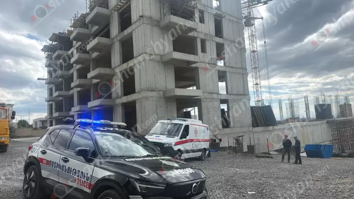 Երևանում կառուցվող էլիտար բազմաբնակարանային շենքում աշխատակիցը 4-րդ հարկից վայր է ընկել. բժիշկներն արձանագրել են նրա մահը