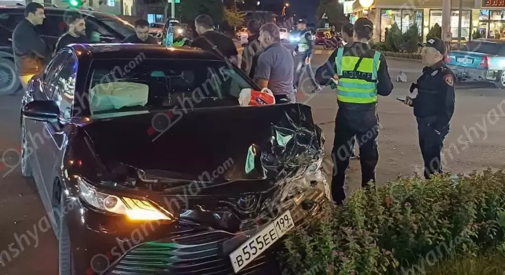 Ավտովթար Երևանում. բախվել են Mercedes-ն ու Toyota-ն. 3 վիրավորներից մեկը երեխա է