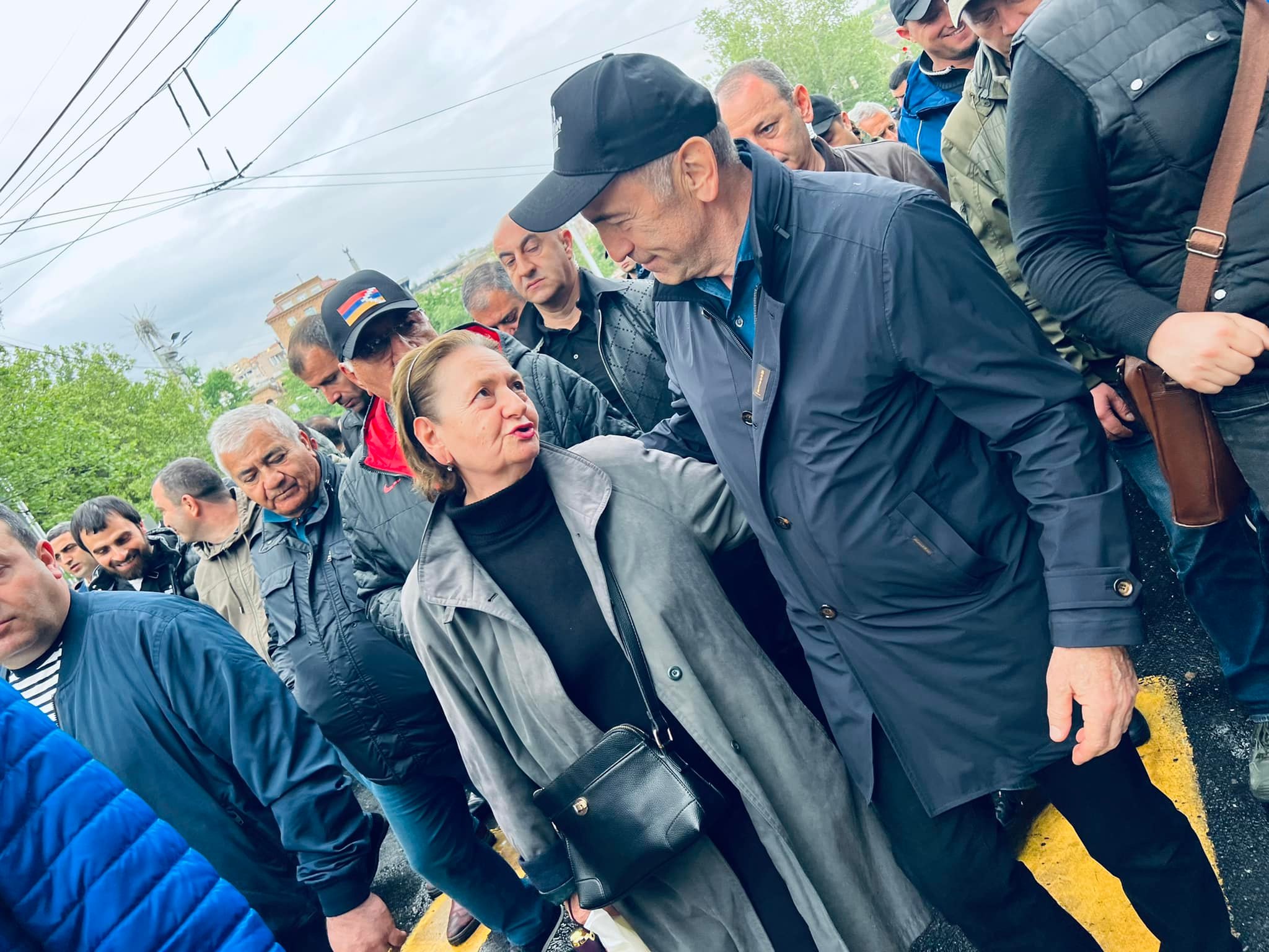 Ռոբերտ Քոչարյանը Ֆրանսիայի հրապարակից շարժվում է դեպի Մաշտոցի պողոտա