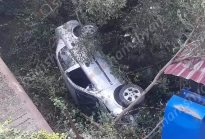 Սյունիքում բախվել են «ՈՒԱԶ»-ն ու «Opel»-ը. վերջինը կոտրել է կամրջի երկաթե ճաղավանդակներն ու հայտնվել գետում