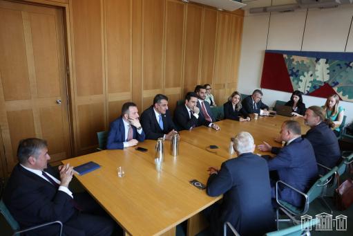 Ալեն Սիմոնյանը Շոտլանդիայի Ազգային կուսակցության խոսնակին են ներկայացրել Լաչինի ճգնաժամի հետևանքները
