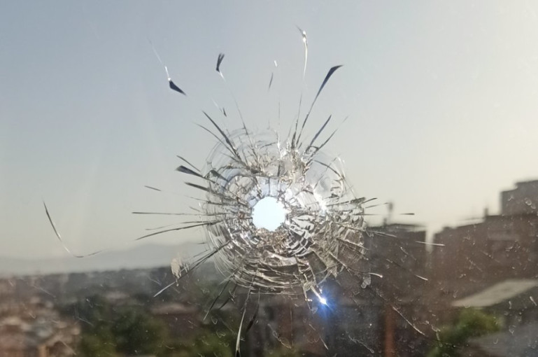 Լրագրող Թեհմինե Ենոքյանը հայտնել է, որ կրակել են իրենց տան պատուհանին