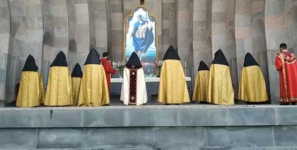 Կրթության մշակների օրհնության կարգ Մայր Աթոռ Ս. Էջմիածնում. Ուղիղ