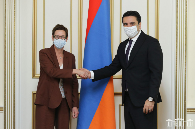 ՀՀ ԱԺ նախագահը Ֆրանսիայի դեսպանի հետ հանդիպմանը կարևորել է Արցախի՝ ինքնորոշման իրավունքի վրա հիմնված կարգավիճակի ճանաչումը