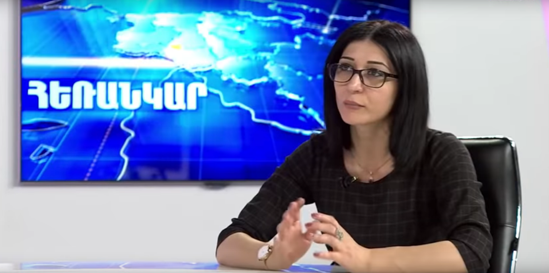 Ո՞ւր էիք, այ բնիկ երևանցիներ, ինչո՞ւ էիք լռում, թե շատերդ որպես լռելու գին այսօրվա բնիկության թղթերն էիք դզում֊փչում. Դավոյան