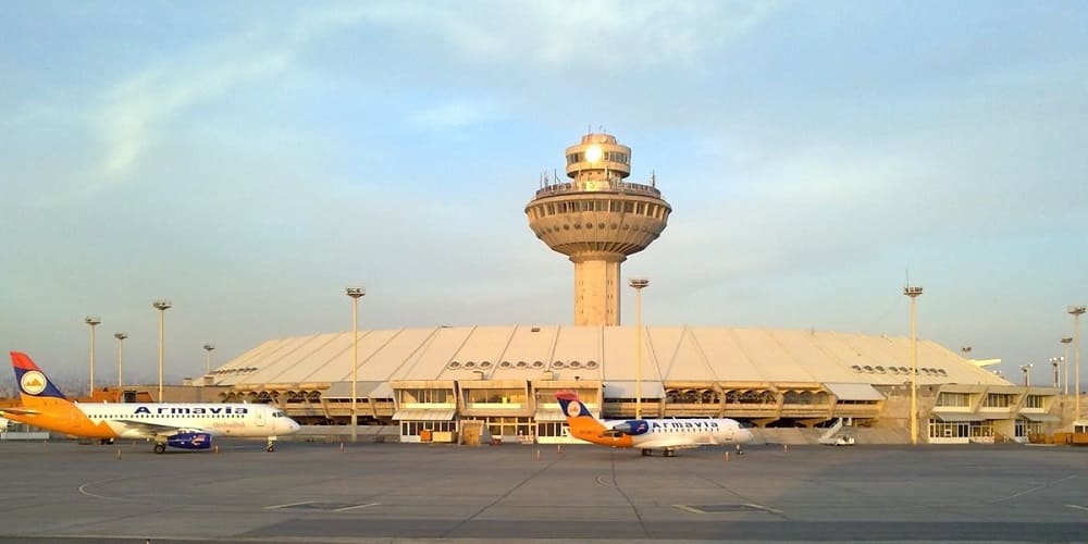 Обсуждается вопрос переименования аэропорта «Звартноц» в честь Шарля Азнавура
