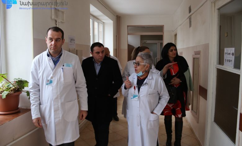 Կորոնավիրուսի թեստերի շուրջ քաղաքացիների դժգոհությունների հարցով առողջապահության փոխնախարարներն այցելել են «Նորք»