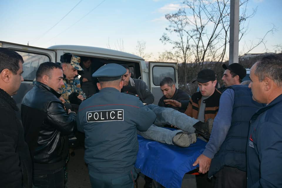 Ստեփանակերտ-Շուշի ճանապարհին ավտոմեքենան բախվել է ՌԴ խաղաղապահ զորակազմի զրահատեխնիկային. կան տուժածներ