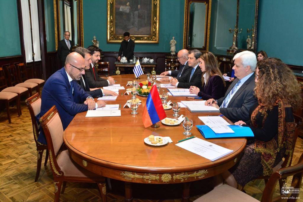 Замминистра ИД РА и министр ИД Уругвая обсудили вопросы региональной и международной повестки