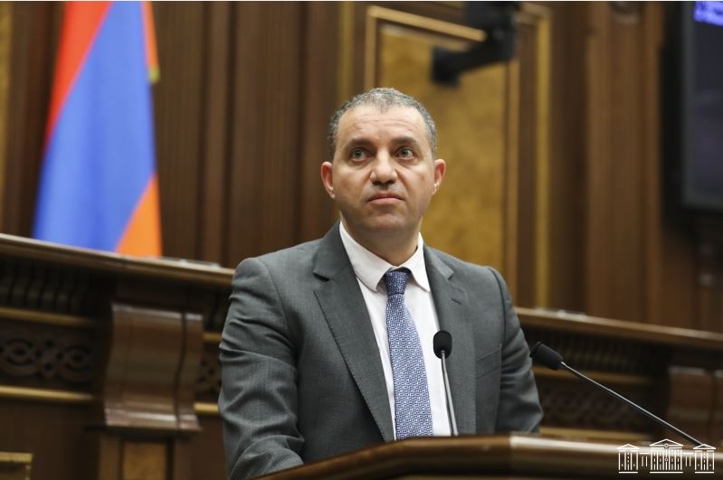Շատ հաճախ մետրոյով գնում եմ, երկար տարածություններ ոտքով քայլում, քաղաքացիները շնորհակալություն են շատ հաճախ հայտնում. նախարար