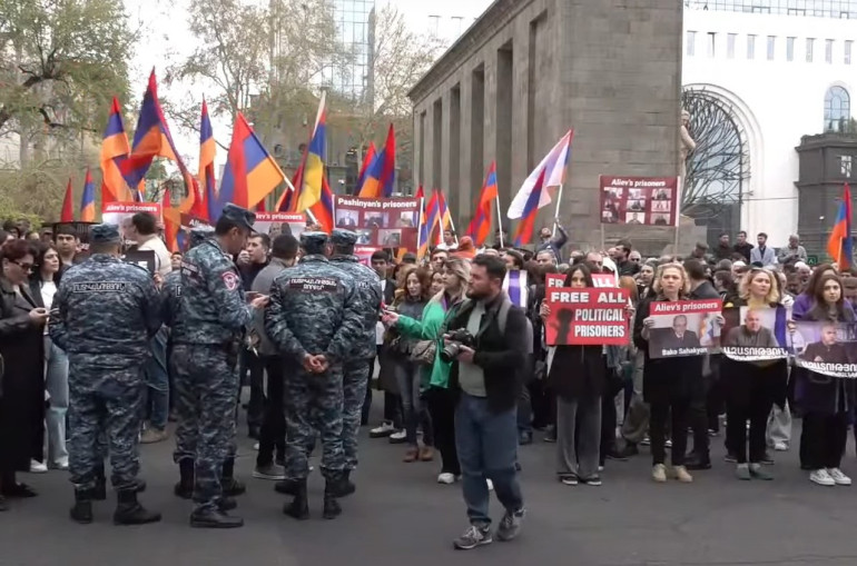 Երևանում է ԵԽ գլխավոր քարտուղարը. բողոքի ակցիա ԱԳՆ շենքի մոտ