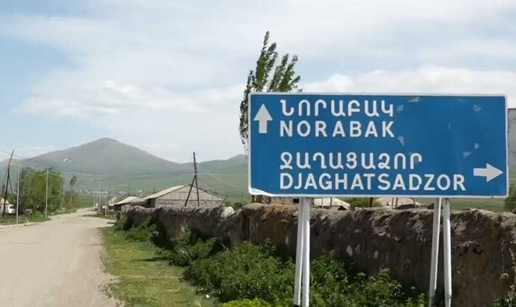 МО: Подразделения ВС Азербайджана открыли огонь на участке Норабака