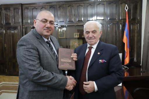 Շիրակի մարզպետն ու պրոֆեսոր Արտաշես Միքայելյանը մտքեր են փոխանակել մարզի խնդիրներից
