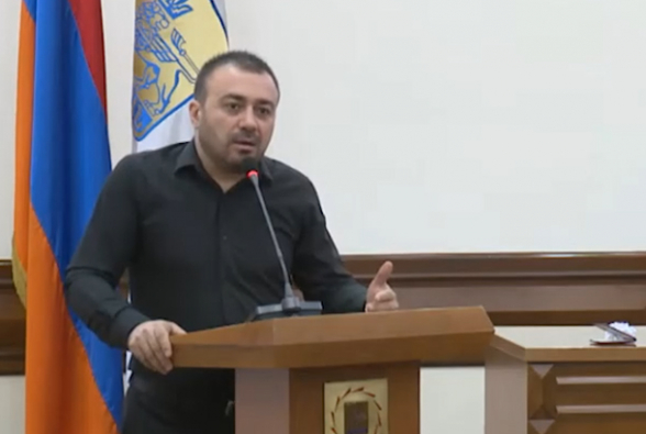 «ԱՆԻՖ-ի գծով մսխվել է 10 մլրդ դրամ». Երեւանի ավագանու նիստին իրավիճակը լարվեց