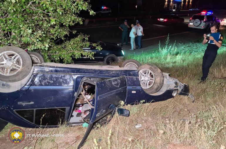 Երևան-Սևան-Իջևան ավտոճանապարհին «Mercedes Benc C180» ավտոմեքենան դուրս է եկել ճանապարհի երթևեկելի գոտուց և շրջվել, վարորդը մահացել է. ՔԿ