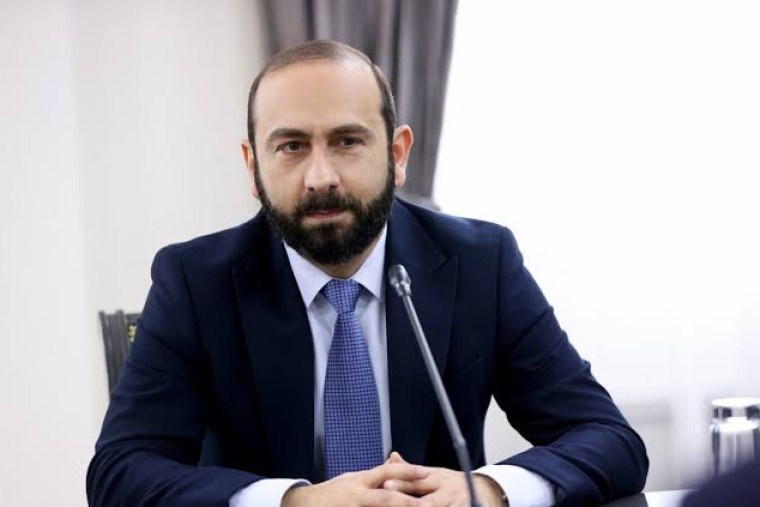 Ադրբեջանը մեզ ասում է՝ խաղաղության պայմանագիրը չեմ ստորագրի, քանի դեռ ձեր Սահմանադրությունն այսպիսին է. Արարատ Միրզոյան