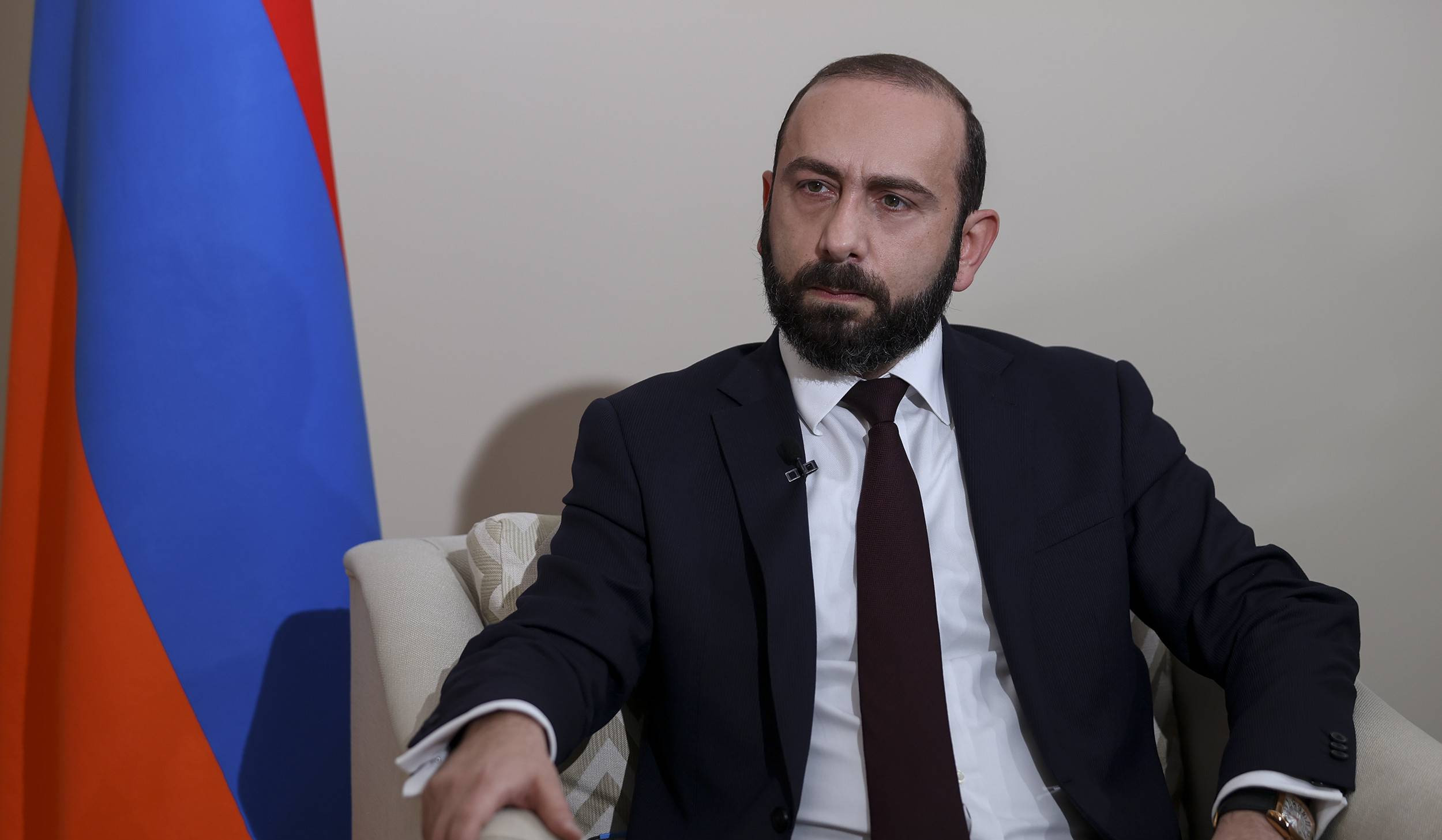 Ասում են՝ ձգեք, «հալբաթ» լավ կլինի, էդ «հալբաթով» մի ամբողջ պետություն տարել հասցրել են նրան, որ մենք հայտնվել ենք փոսում. Միրզոյանը՝ ընդդիմադիրներին