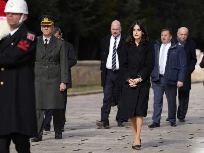 Վրաստանի ԱԳ նախարարը Թուրքիա կատարած առաջին պաշտոնական այցի ժամանակ ծաղկեպսակ է դրել Աթաթուրքի գերեզմանին