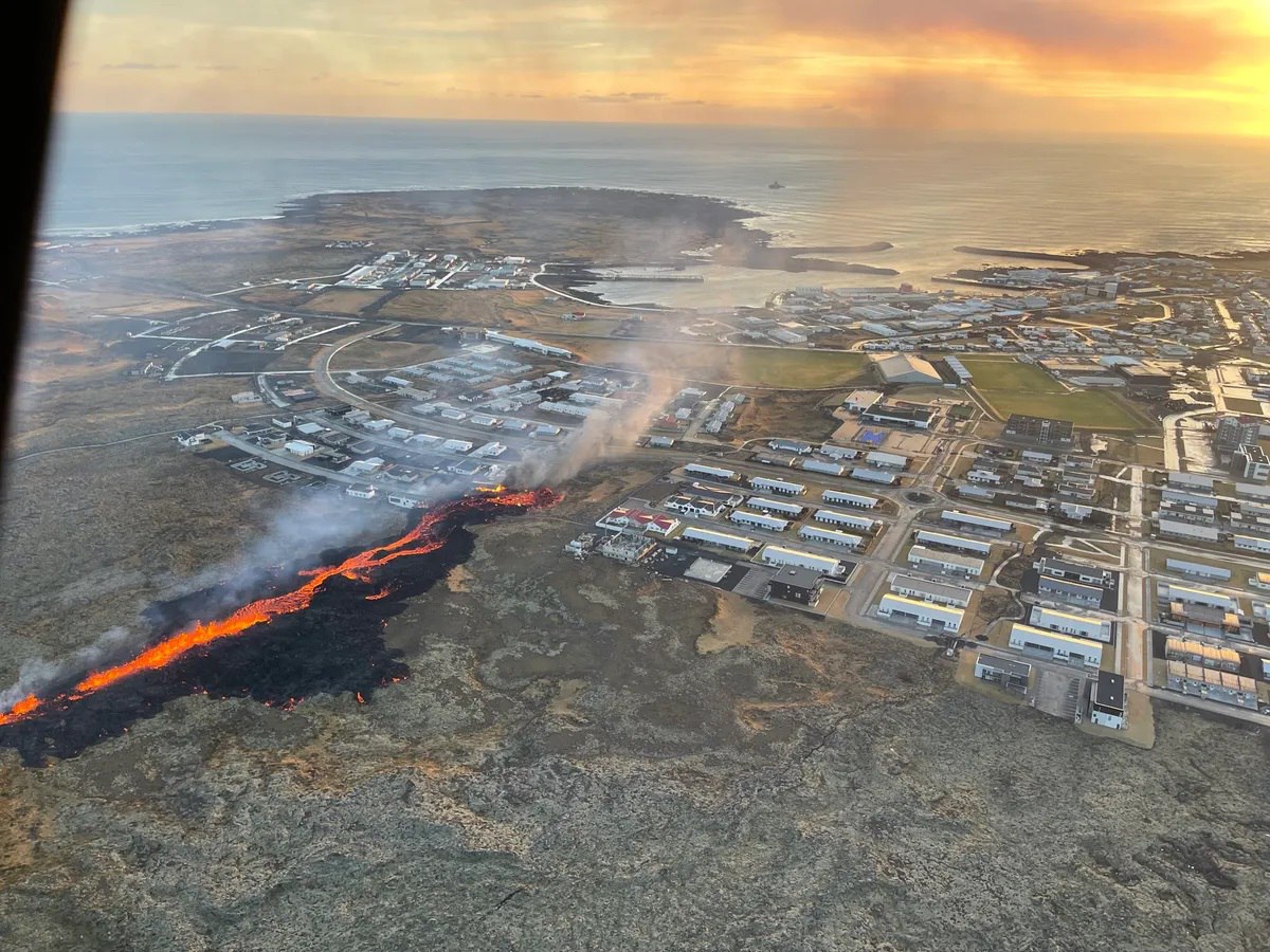 Իսլանդիայում հրաբխի ժայթումից հետո լավան հոսել է դեպի Գրինդավիկ քաղաք․ տներ են այրվել