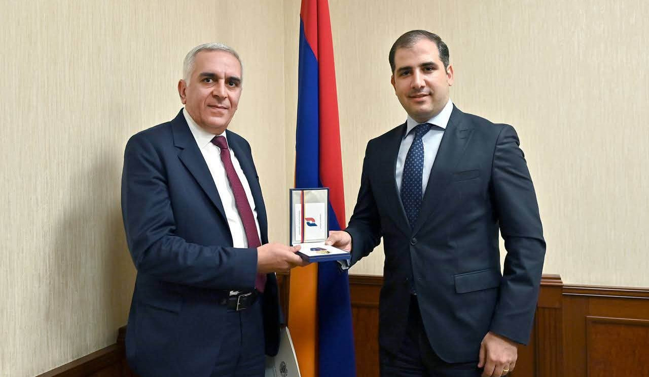 ՊԵԿ նախագահը հրաժեշտի հանդիպում է ունեցել նախկին տեղակալ Համլետ Սահակյանի հետ