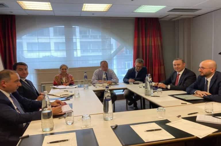 В Брюсселе состоялась встреча секретаря Совета безопасности РА Армена Григоряна и помощника президента Азербайджана Хикмета Гаджиева