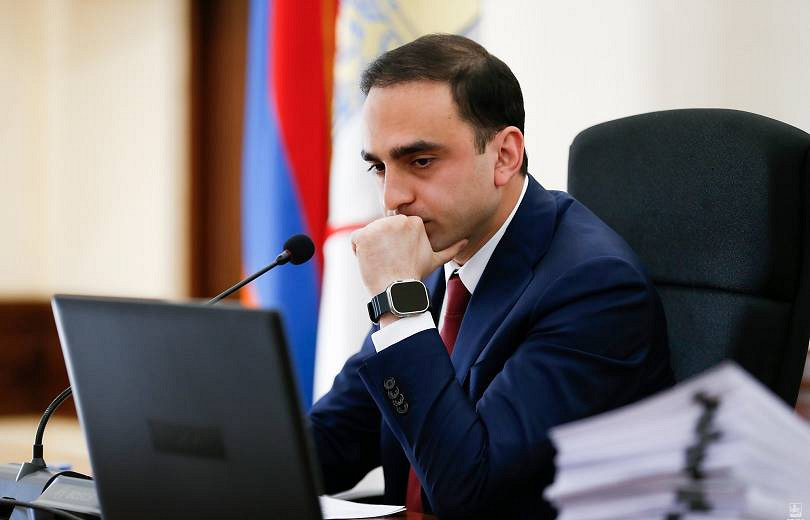 Տիգրան Ավինյանը քննարկում է հրավիրել Նոր Նորքի թաղապետարանում տեղի ունեցած ծեծկռտուքի հետ կապված