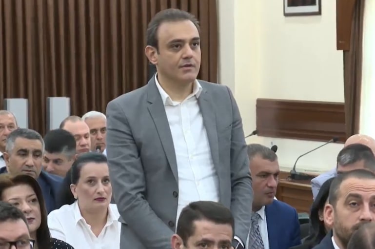 Երևանի քաղաքապետարանի աշխատակազմի գնումների վարչության պետի ժամանակավոր պաշտոնակատար է նշանակվել պարոն Վահան Պապիկյանը