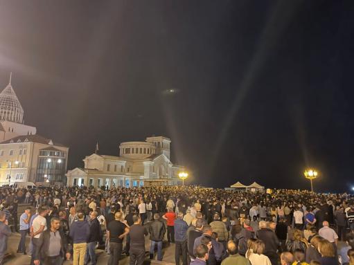 Փաշինյանի հայտարարությունից հետո Արցախում նույնպես ինքնաբուխ հանրահավաք է