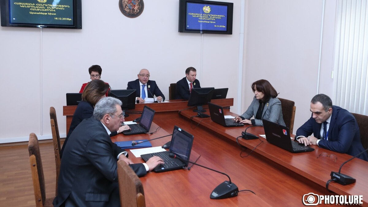 48 ժամ «Պատիվ ունեմ դաշինքին», ԲՀԿ-ին, ԼՀԿ-ին, ՀԱԿ-ին և այլ ուժերին` փաստաթղթերը լրացնելու համար. ԿԸՀ