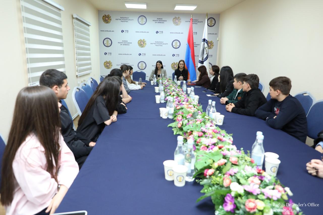 Մարդու իրավունքների պաշտպանը հանդիպել է երիտասարդական կառույցների ներկայացուցիչների հետ