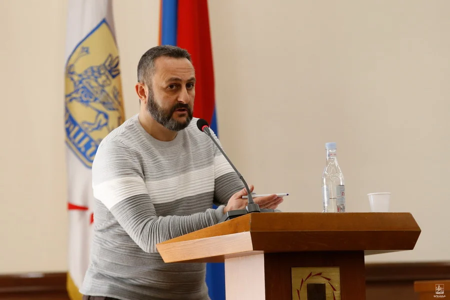Ինքնավստահությունը ձեզ մոտ որտեղից, արդյո՞ք, որ իրավապահ մարմինների ղեկավարների հարազատներին աշխատանք էիք բաժանել ԱՆԻՖ-ում. Զարոկյանն՝ Ավինյանին