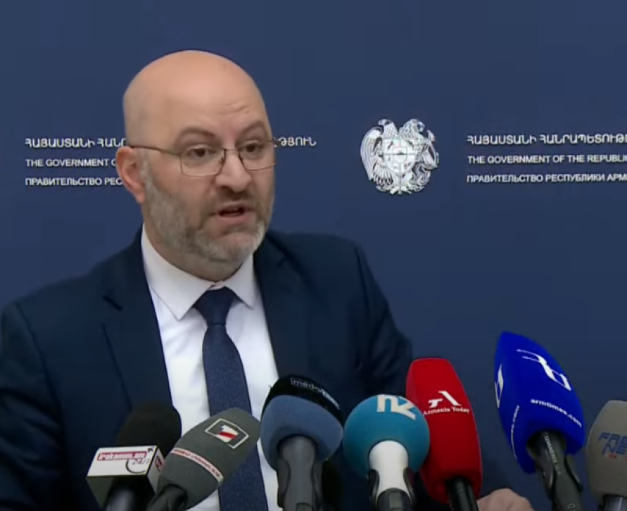 Սաղ աշխարհն առաջ է գնում, Գյումրին հետ է գնում, կարմիր վզկապներով պետք է գնան ավագանու նիստերին. մարզպետ