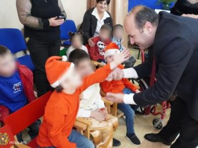 Նարեկ Մկրտչյանն այցելել է «Գյումրու երեխաների տուն» ՊՈԱԿ