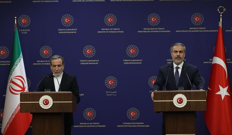 Արաղչին ու Ֆիդանը քննարկել են Օմանում Իրանի միջուկային ծրագրի շուրջ տեղի ունեցած բանակցությունները