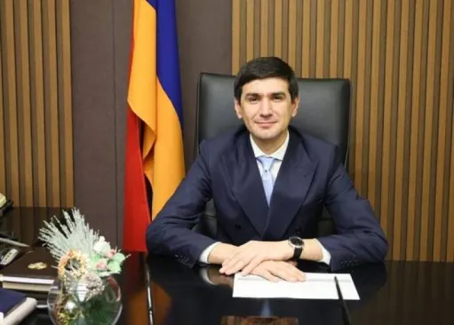 Մարզպետն ազատել է օգնականին, որ փրկվի․ «Հրապարակ»