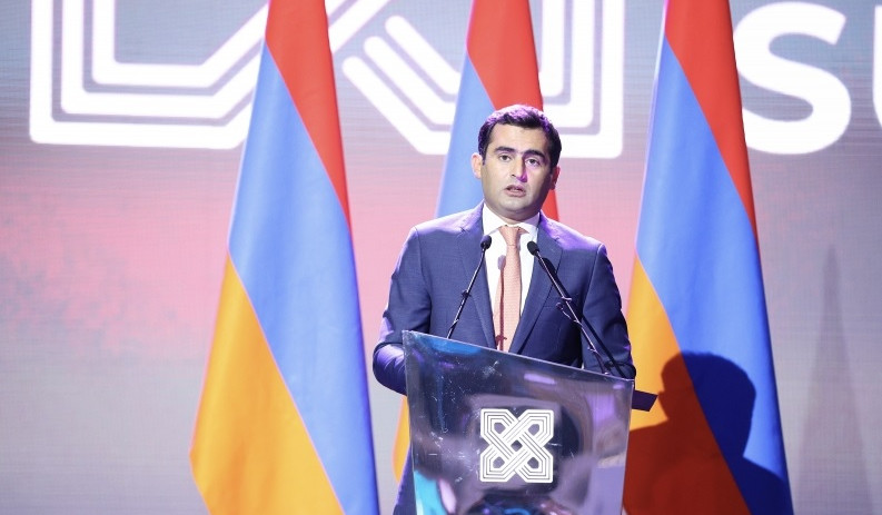Սիրո՞ւմ ես հայրենիքդ, ուժեղացրո՛ւ պետությունդ․ Արշակյանի ելույթը Համաշխարհային հայկական երկրորդ գագաթնաժողովի բացմանը