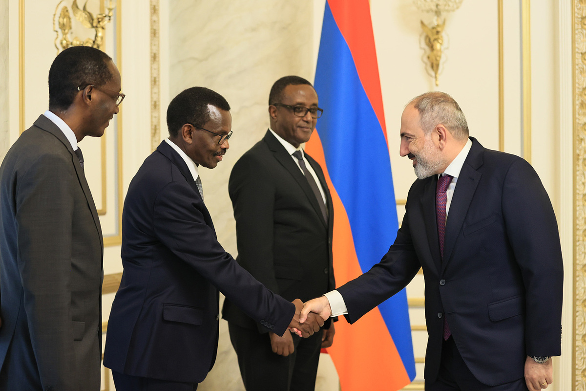 Премьер-министр Пашинян принял министра иностранных дел и международного сотрудничества Руанды