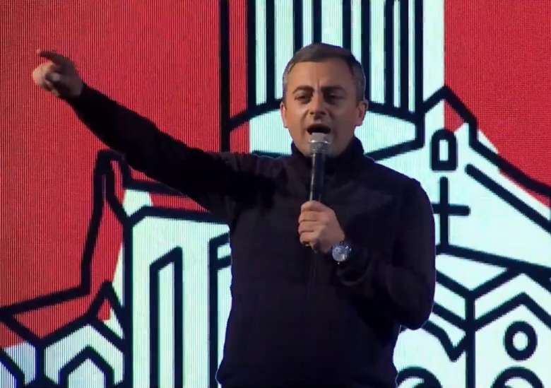 Իշխան Սաղաթելյանը հանրահավաքի մասնակիցներին ուղղորդեց դեպի խորհրդարանի շենք (ուղիղ)
