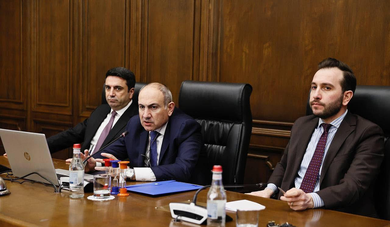 Փաշինյանը ՔՊ խմբակցության հետ քննարկել է Ադրբեջանի հետ խաղաղության գործընթացը
