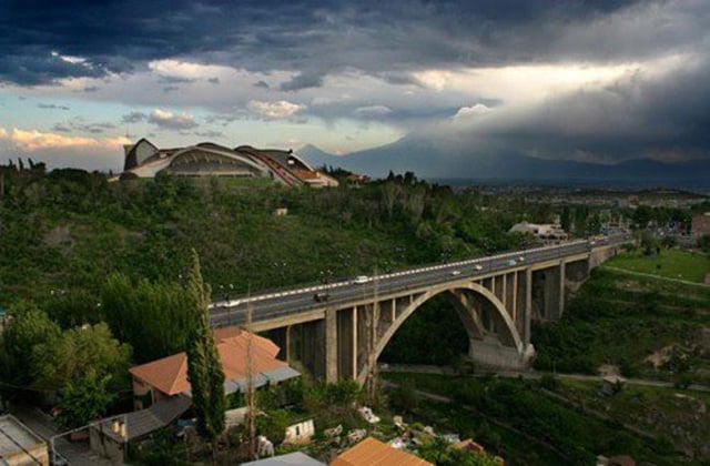Երևանում մեկ անգամ արդեն ինքնասպանության փորձ կատարած քաղաքացին կրկին հայտնվել է Կիևյան կամրջի մոտ