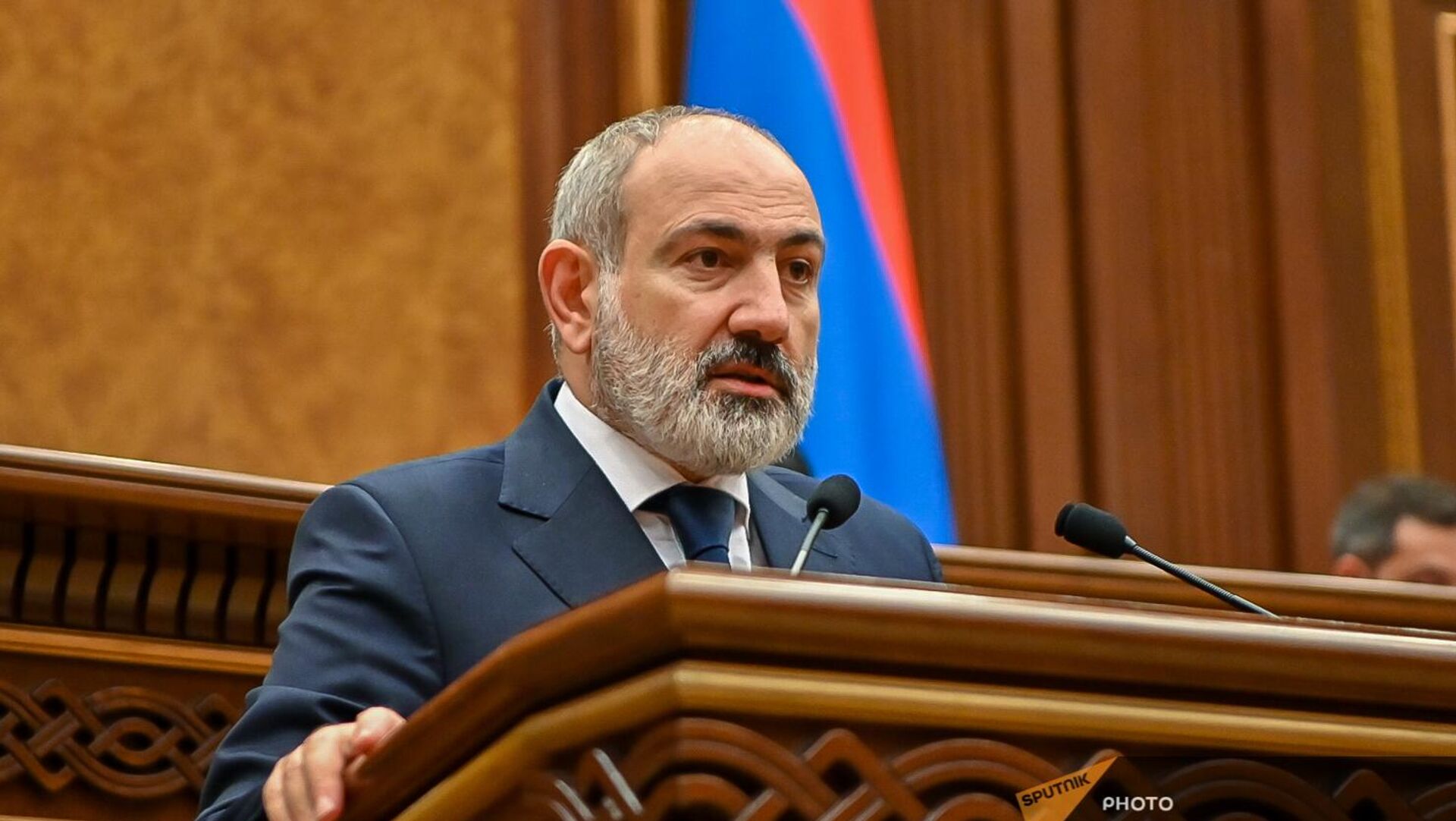 Էդ որ ասում են՝ հարուստ ենք, բան, «Ռենջ Ռովեր» ենք քշում, կյանքում մի կոպեկ փող ինքնուրույն աշխատած չկաք. Փաշինյանը՝ մեծահարուստներին