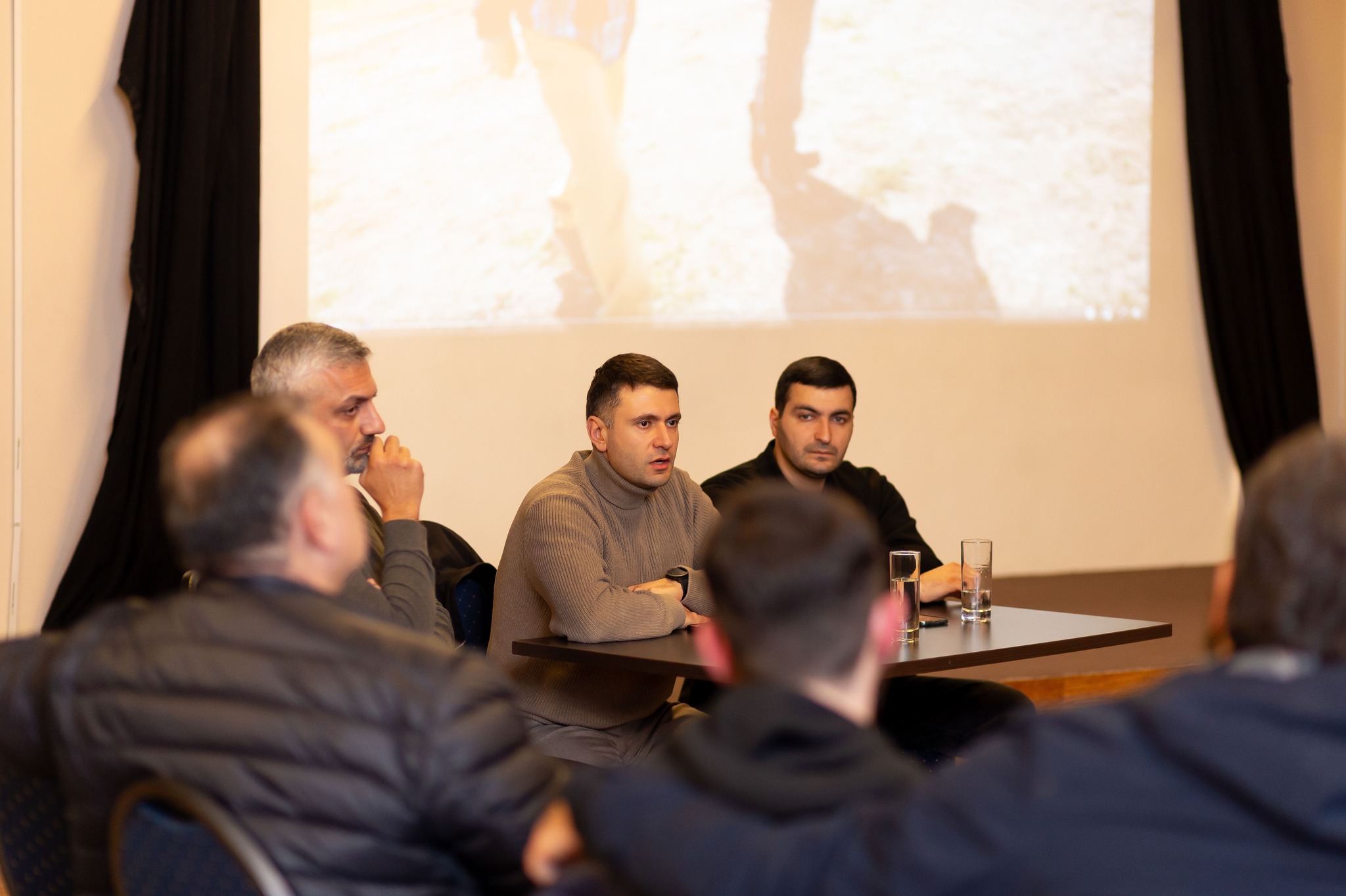 Սուրեն Պետրոսյանը և Արթուր Հայրապետյանը Բրյուսելում հանդիպել են հայ համայնքի ներկայացուցիչների հետ