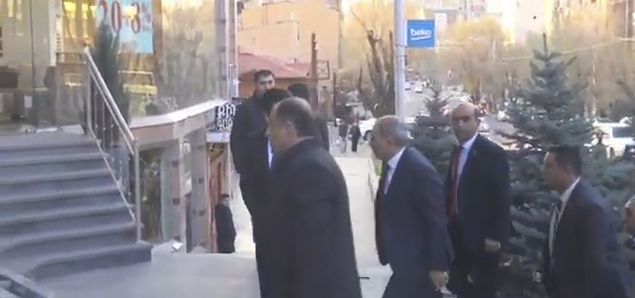 Վարչապետը եկավ ՔՊ-ի կենտրոնական գրասենյակ
