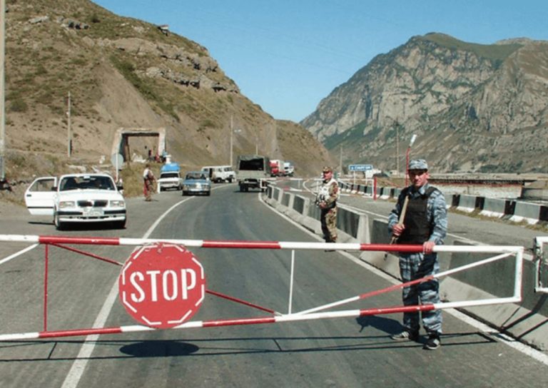 Լարսի անցակետում օրեր շարունակ գտնվող 140 ՀՀ քաղաքացիները տեղափոխվել են Հայաստան. Ավինյան