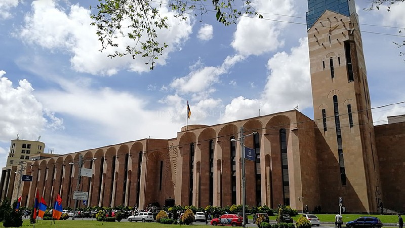 Քաղաքապետարանում խորհրդակցություն է. ուղիղ