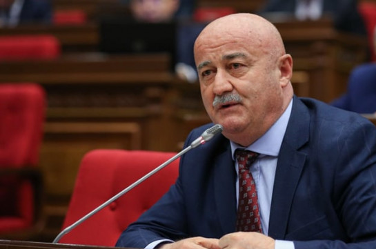 Աղազարյանը ներկայացրել է Միասնական ազգային սահմանադրական կուսակցության խորհրդանիշի նախագիծը