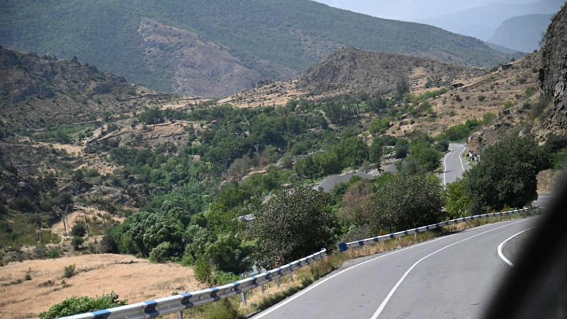 Գորիս-Կապան ավտոճանապարհին ադրբեջանցիներն ամեն օր նոր կարգ են սահմանում․ «Հրապարակ»