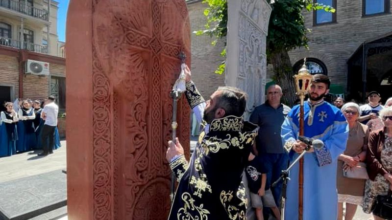 Թբիլիսիում խաչքար է տեղադրվել